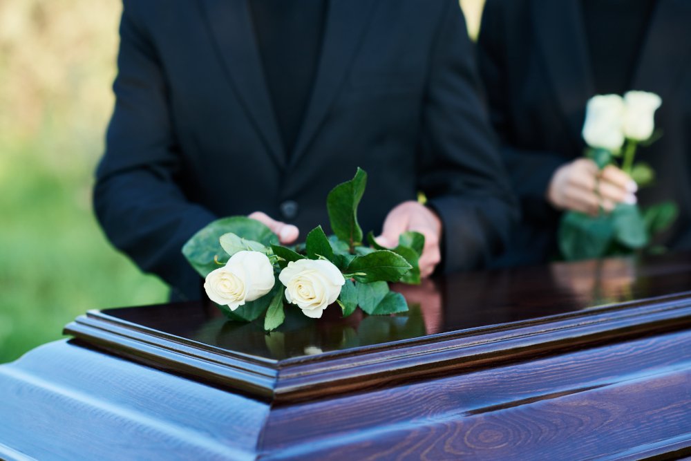 przesady pogrzebowe czy istnieja do dzisiaj mniej i bardziej znane praktyki zwiazane z pochowkiem